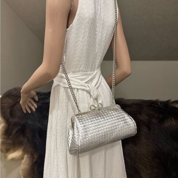 Silver Woven Leather Handmade Unique Bow Shaped Kisslock Baguette Bag/Crossbody - Picture 6 of 16